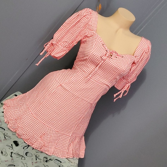 Dresses & Skirts - Gorgeous Gingham Pink White Dress